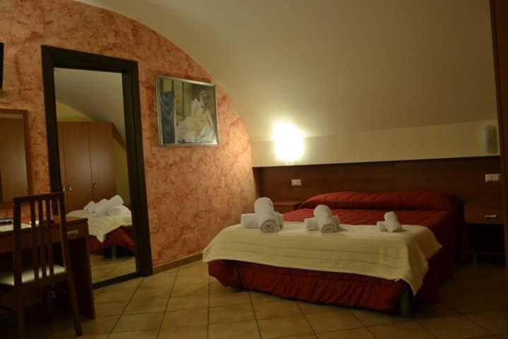 Donjon Suite Centro Storico Castelbuono  Habitación foto